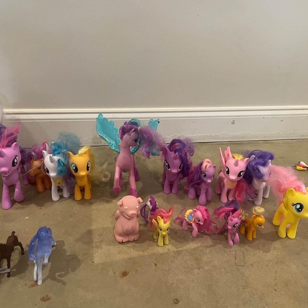 Lot of My Little Ponies GUC.